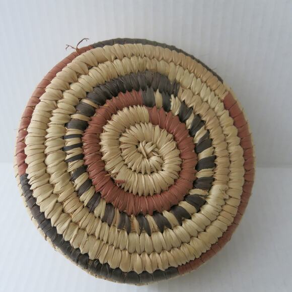 AFRICAN/NIGERIAN Hand Woven Basket Grass Tribal Ethnic with Lid and Hanger - Picture 4 of 5